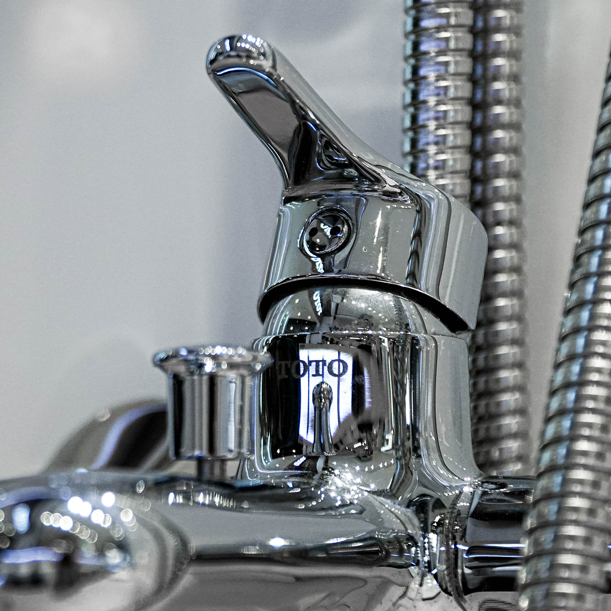 Sen cây tắm đứng nóng lạnh TOTO DM907CS TVSM104NSR