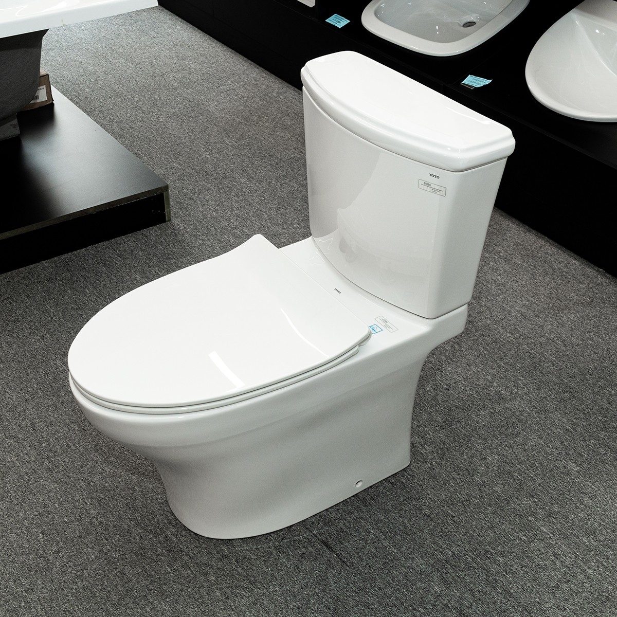 Bồn cầu 2 khối TOTO CS986GT8 nắp đóng êm TC600VS