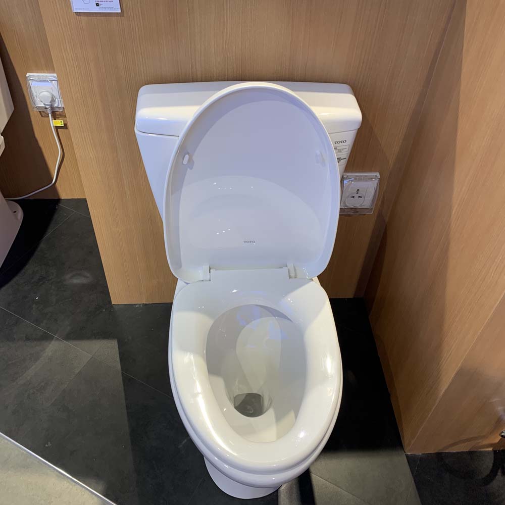 Bồn cầu 2 khối TOTO CS300DRT3 nắp đóng êm TC385VS