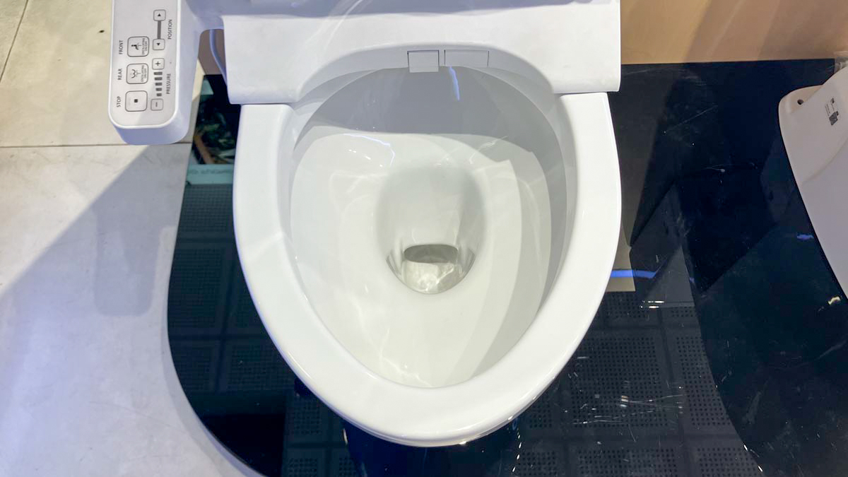 Bồn cầu TOTO CS302DW18 2 khối nắp điện tử TCF23710AAA Washlet C2 cơ bản