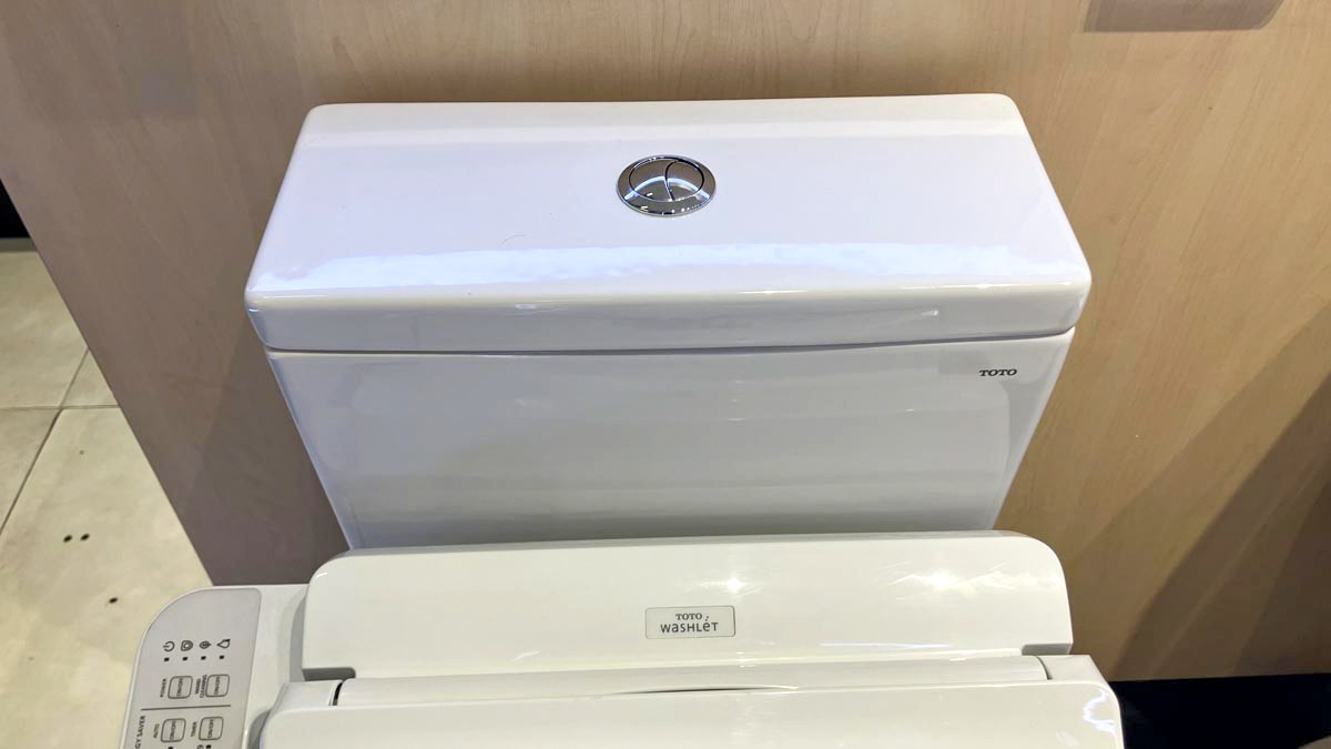 Bồn cầu TOTO CS302DW18 2 khối nắp điện tử TCF23710AAA Washlet C2 cơ bản