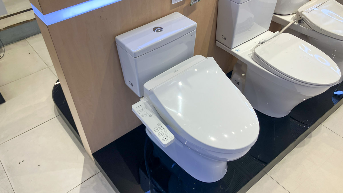 Bồn cầu TOTO CS302DW26 2 khối nắp điện tử Washlet S1 TCF23661GAA