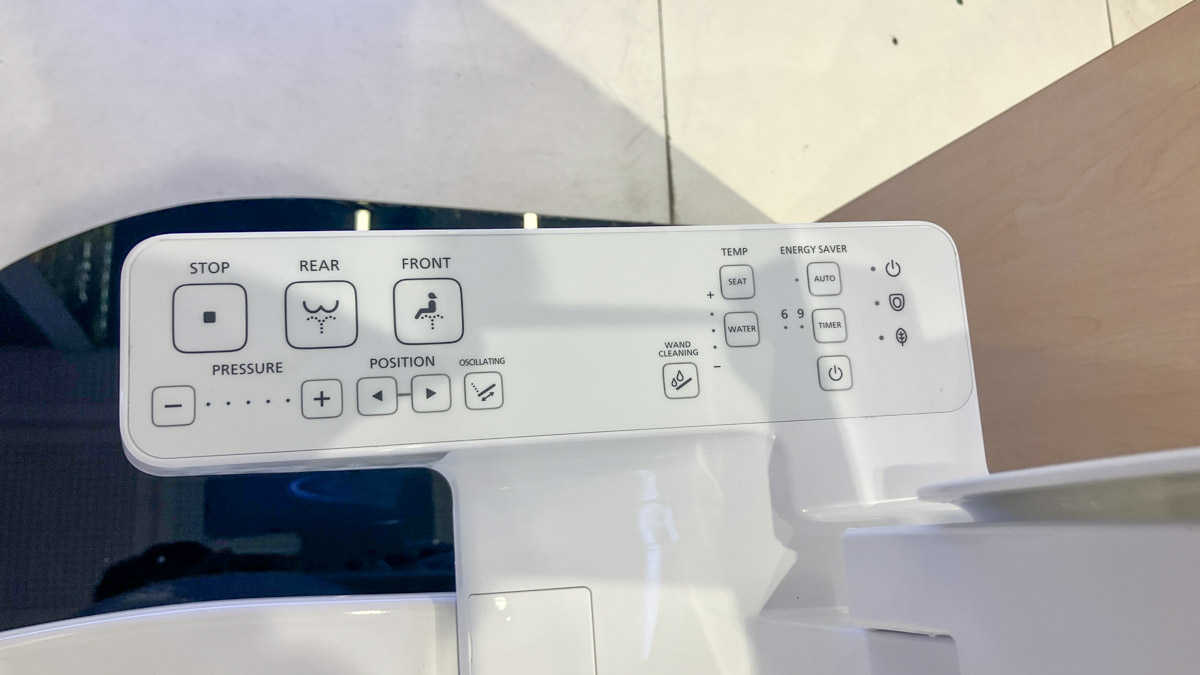 Bồn cầu TOTO CS302DW26 2 khối nắp điện tử Washlet S1 TCF23661GAA
