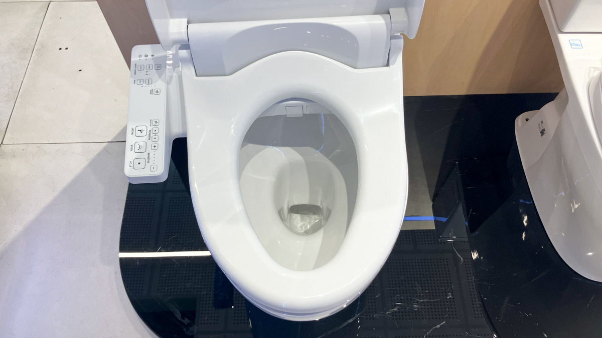 Bồn cầu TOTO CS302DW26 2 khối nắp điện tử Washlet S1 TCF23661GAA