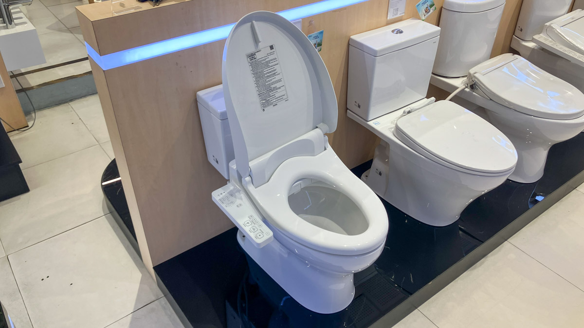 Bồn cầu TOTO CS302DW26 2 khối nắp điện tử Washlet S1 TCF23661GAA