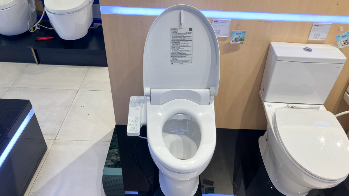 Bồn cầu TOTO CS302DW26 2 khối nắp điện tử Washlet S1 TCF23661GAA