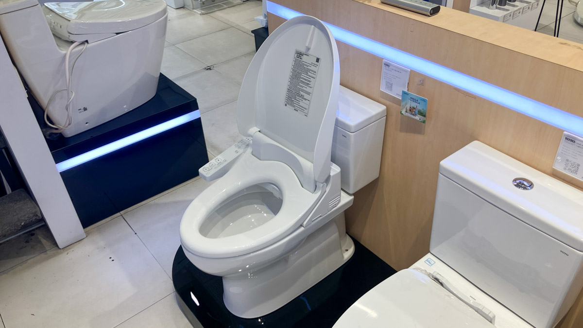 Bồn cầu TOTO CS302DW26 2 khối nắp điện tử Washlet S1 TCF23661GAA