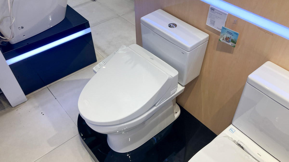 Bồn cầu TOTO CS302DW26 2 khối nắp điện tử Washlet S1 TCF23661GAA