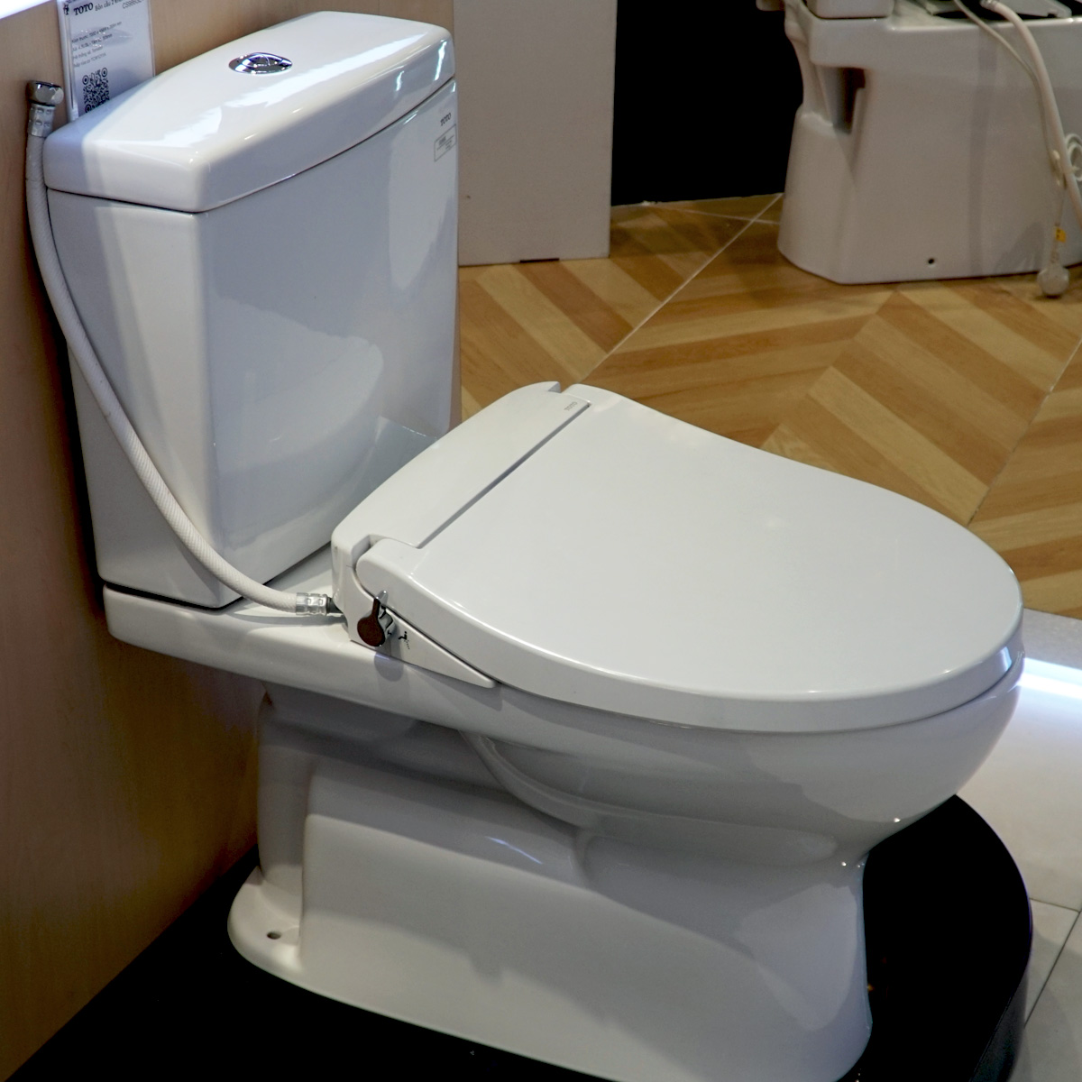 Bồn cầu TOTO CS320DRE2 2 khối nắp rửa cơ TCW07S