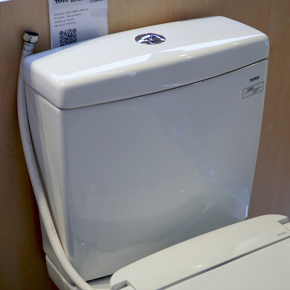 Bồn cầu TOTO CS320DRE2 2 khối nắp rửa cơ TCW07S