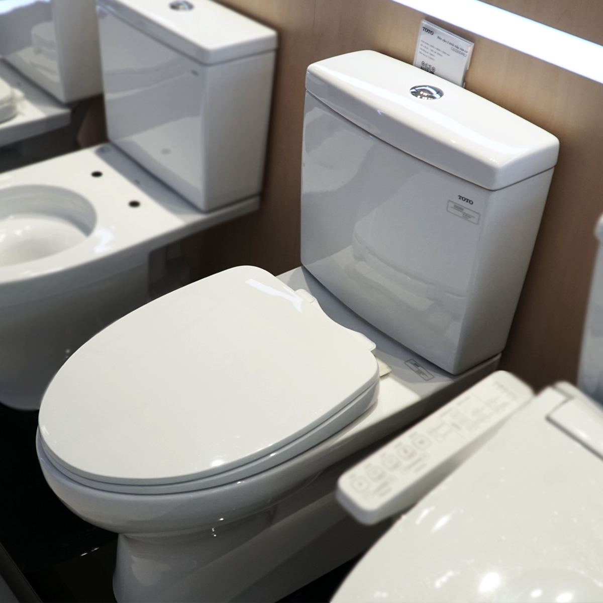 Bồn cầu 2 khối TOTO CS320DRT10 nắp đóng êm TC395VS