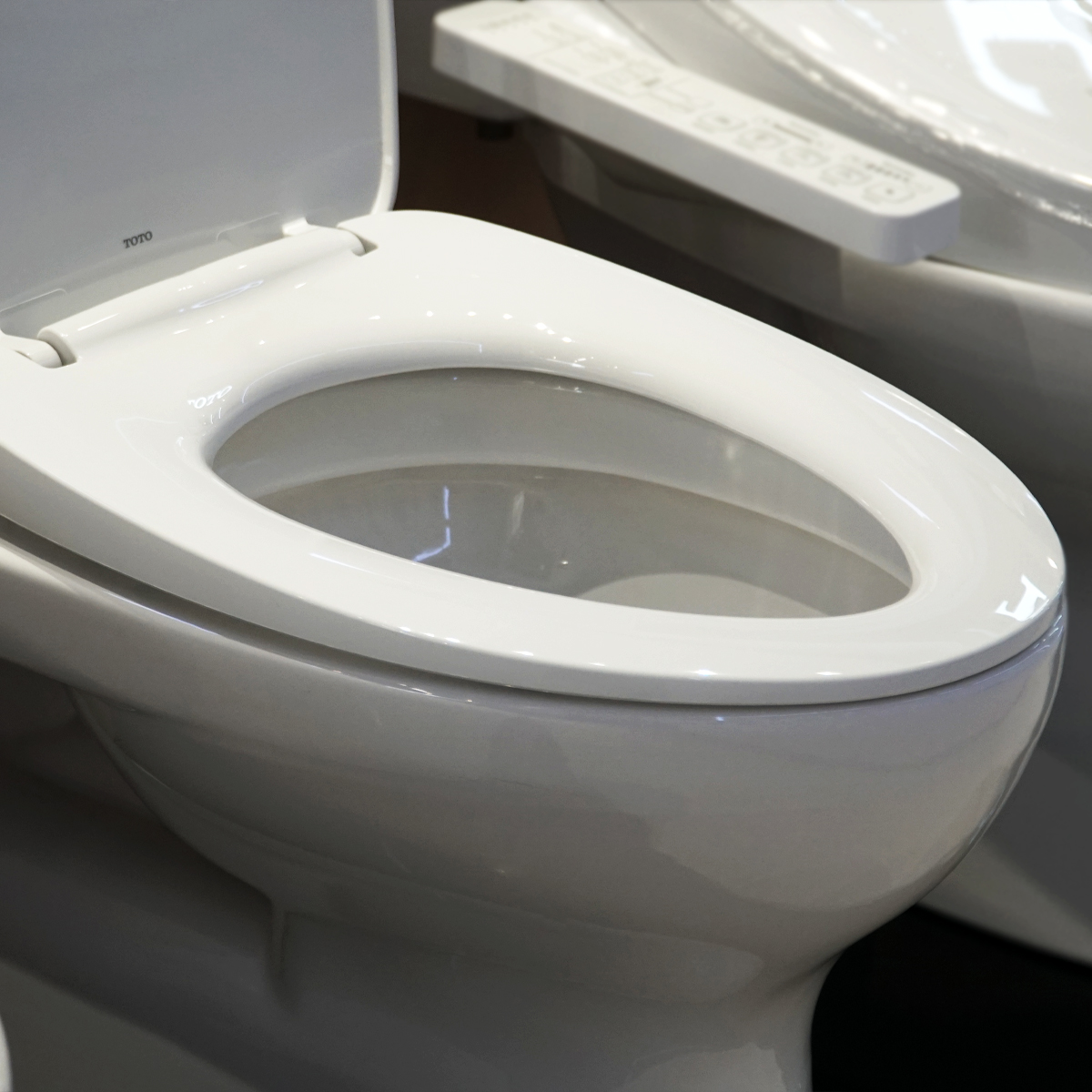 Bồn cầu 2 khối TOTO CS320DRT10 nắp đóng êm TC395VS