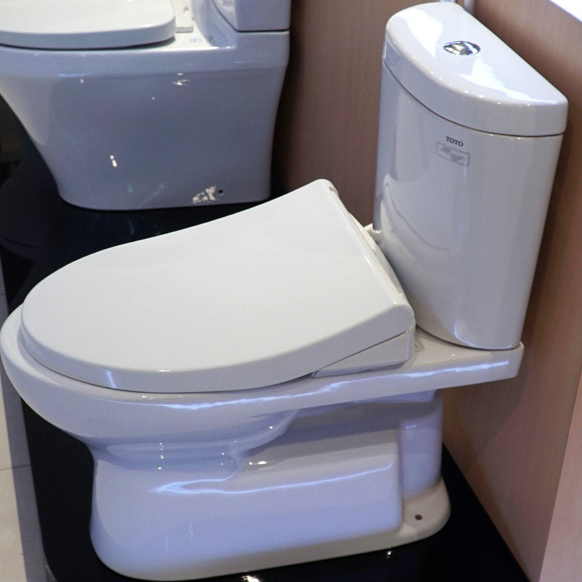 Bồn cầu TOTO CS325DRE4 2 khối nắp rửa cơ TCW1211A