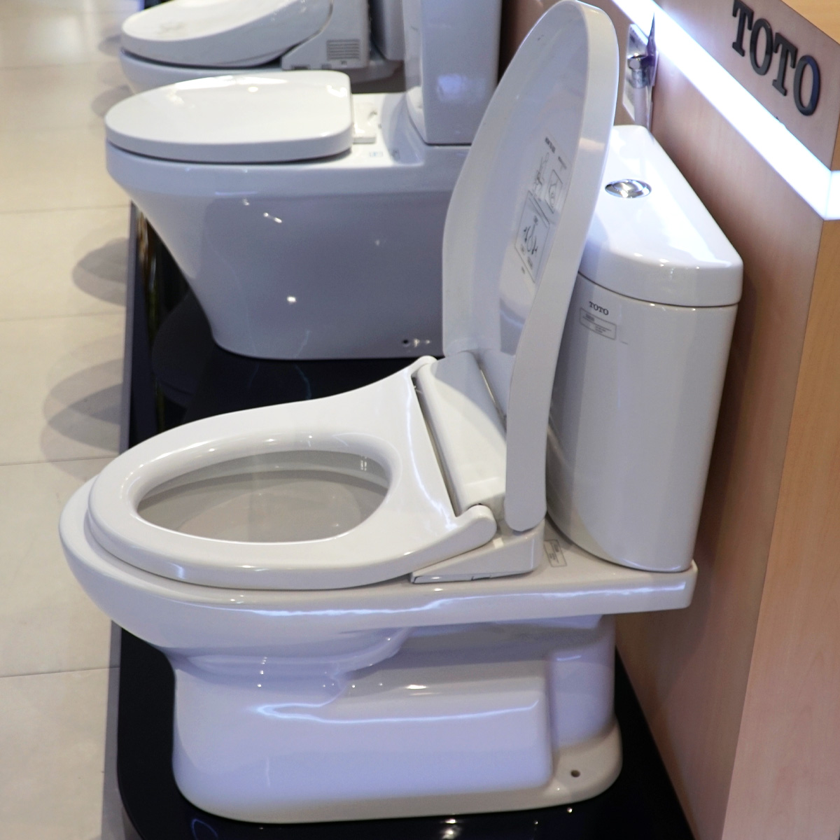 Bồn cầu TOTO CS325DRE4 2 khối nắp rửa cơ TCW1211A