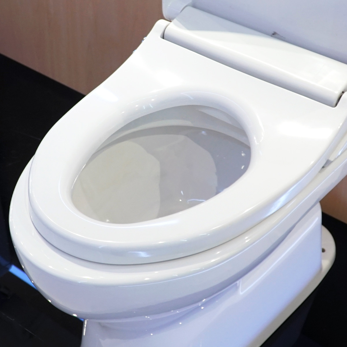 Bồn cầu TOTO CS325DRE4 2 khối nắp rửa cơ TCW1211A