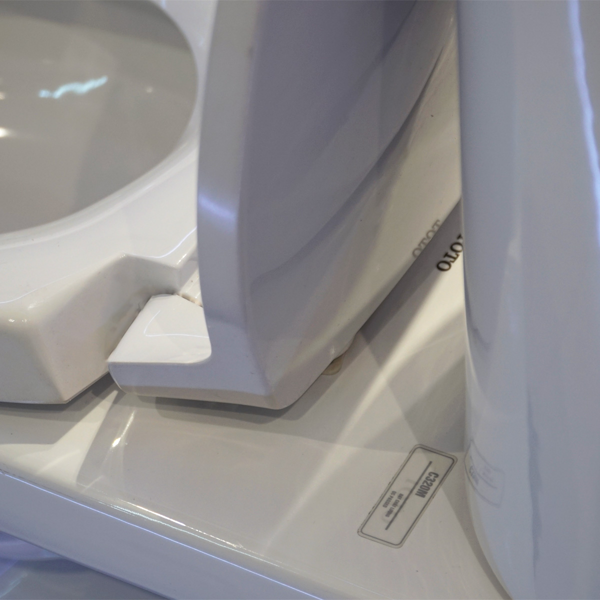 Bồn cầu 2 khối TOTO CS325DRT2 nắp đóng êm TC393VS