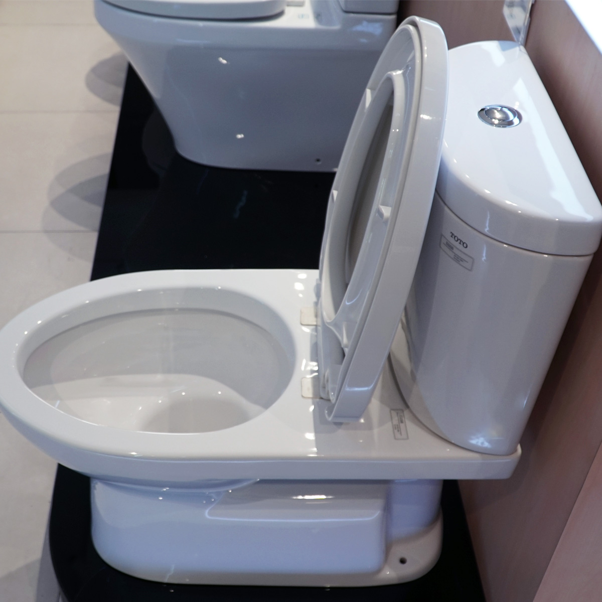 Bồn cầu 2 khối TOTO CS325DRT3 nắp đóng êm TC385VS