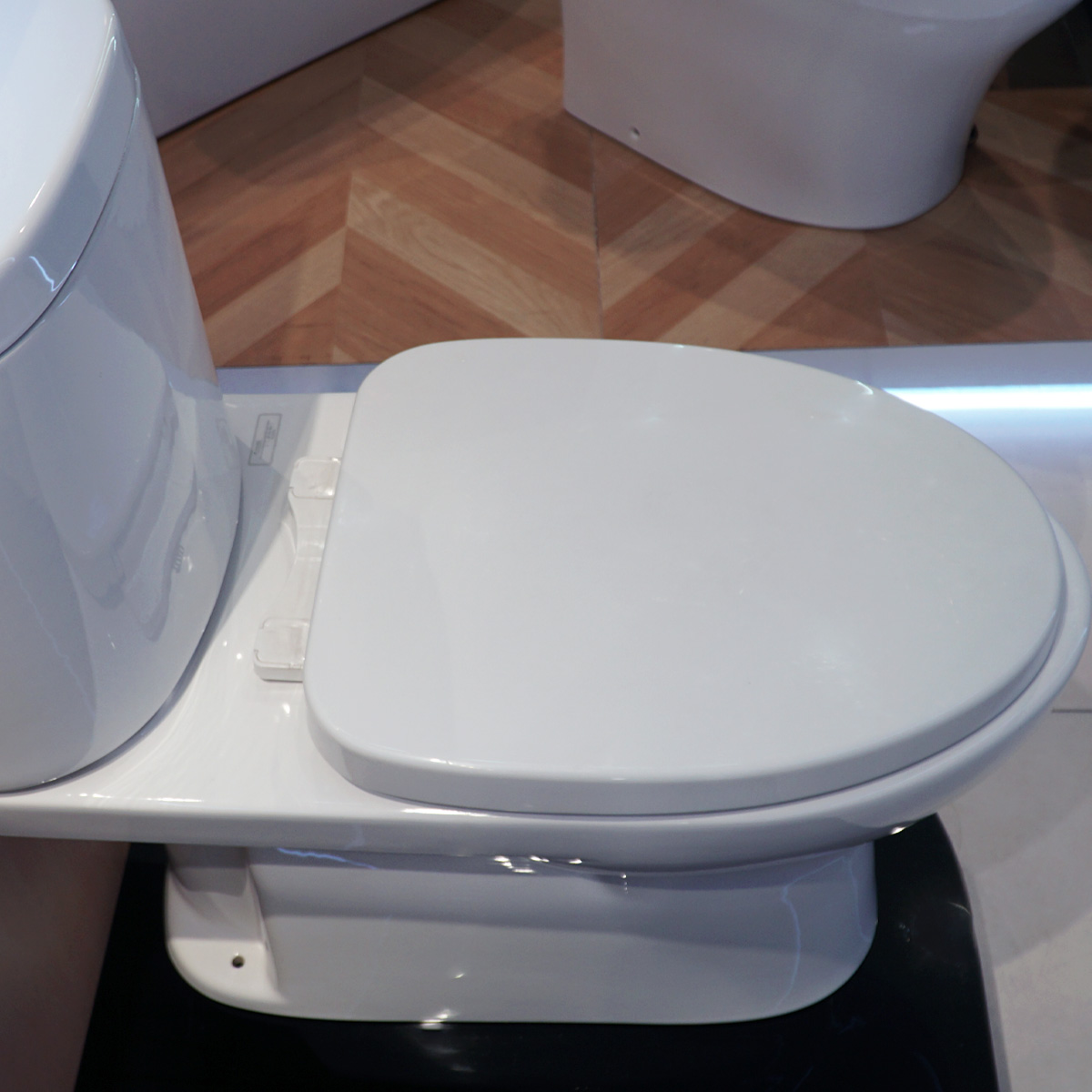 Bồn cầu 2 khối TOTO CS325DRT3 nắp đóng êm TC385VS