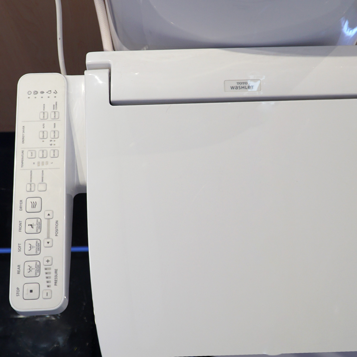 Bồn cầu TOTO CS325DRW16 2 khối nắp điện tử Washlet C2 TCF23410AAA