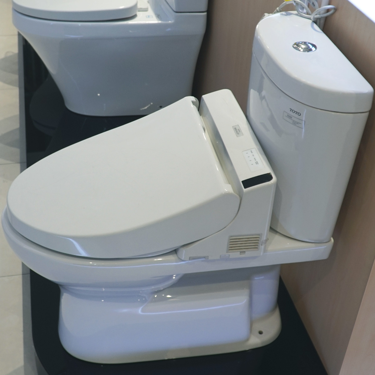 Bồn cầu nắp rửa điện tử TOTO CS325DRW6