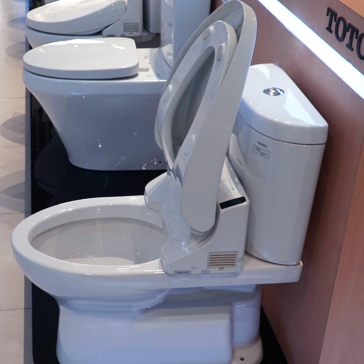 Bồn cầu nắp rửa điện tử TOTO CS325DRW6