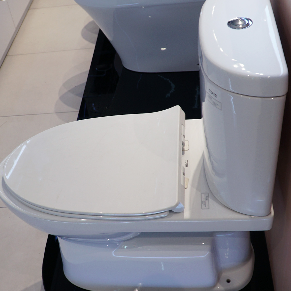 Bồn cầu 2 khối TOTO CS325DRT8 nắp đóng êm TC600VS