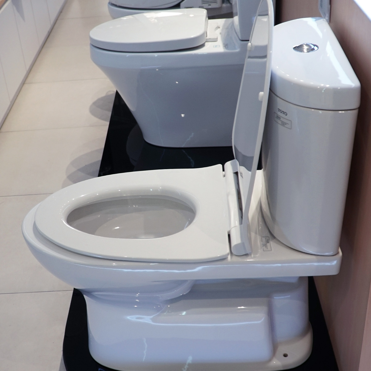 Bồn cầu 2 khối TOTO CS325DRT8 nắp đóng êm TC600VS