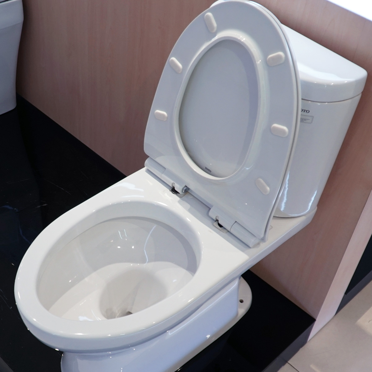 Bồn cầu 2 khối TOTO CS325DRT8 nắp đóng êm TC600VS