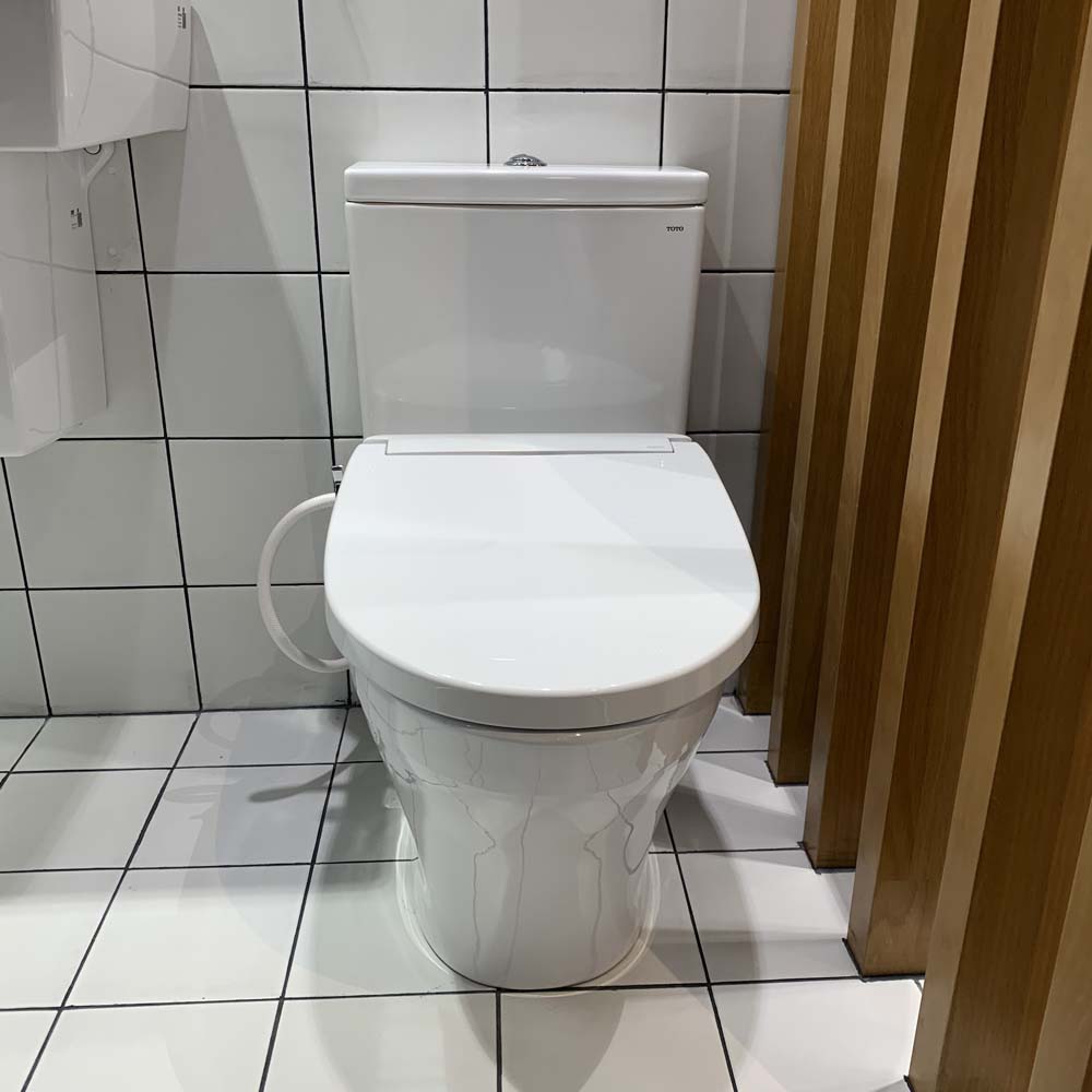 Bồn cầu TOTO CS326DE2 2 khối nắp rửa cơ TCW07S