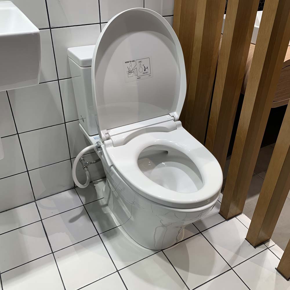 Bồn cầu TOTO CS326DE2 2 khối nắp rửa cơ TCW07S