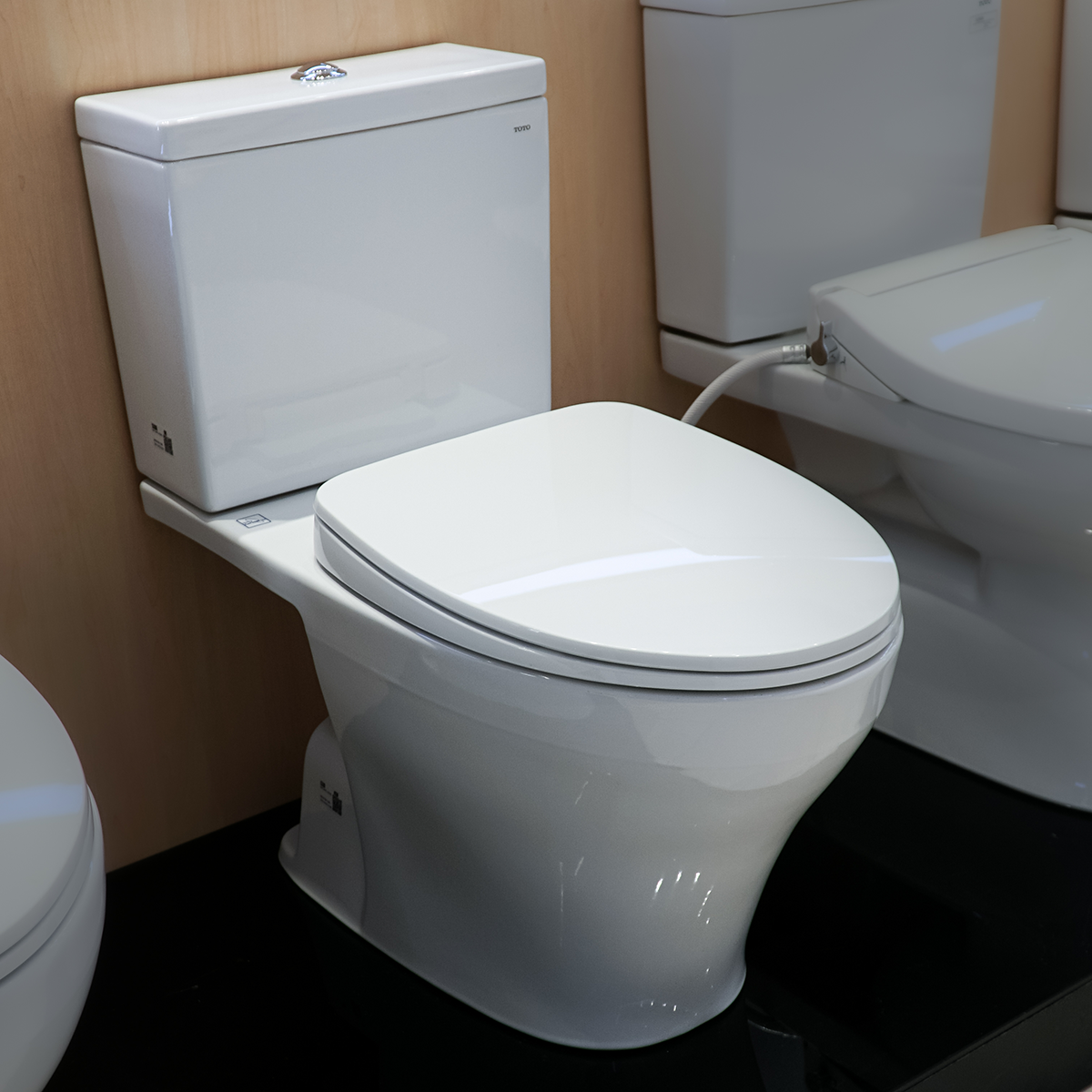 Bồn cầu 2 khối TOTO CS326DT10 nắp đóng êm TC395VS