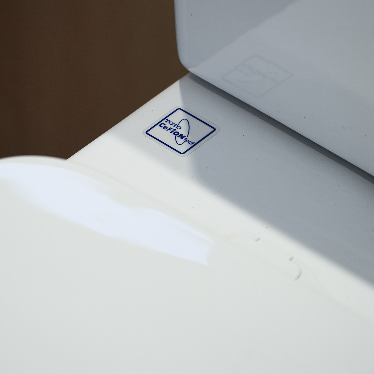 Bồn cầu 2 khối TOTO CS326DT10 nắp đóng êm TC395VS