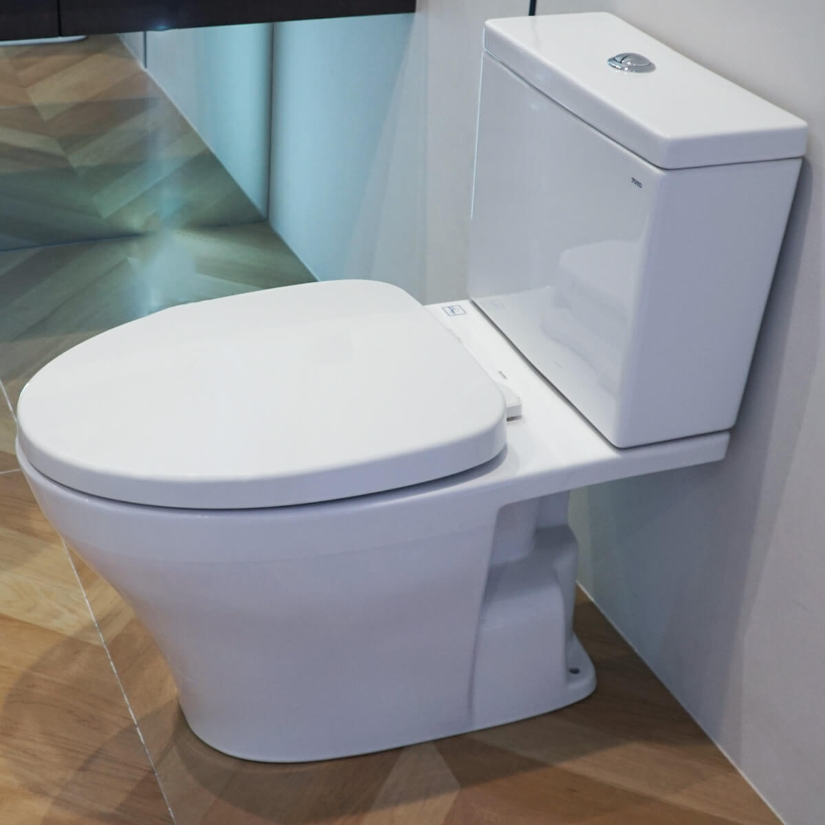 Bồn cầu 2 khối TOTO CS326DT3 nắp đóng êm TC385VS