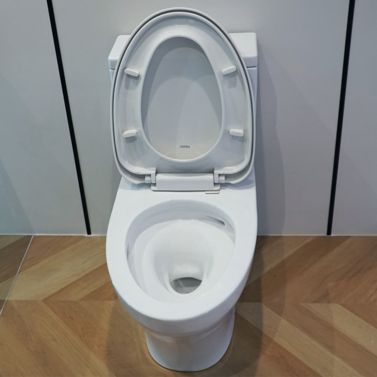 Bồn cầu 2 khối TOTO CS326DT3 nắp đóng êm TC385VS