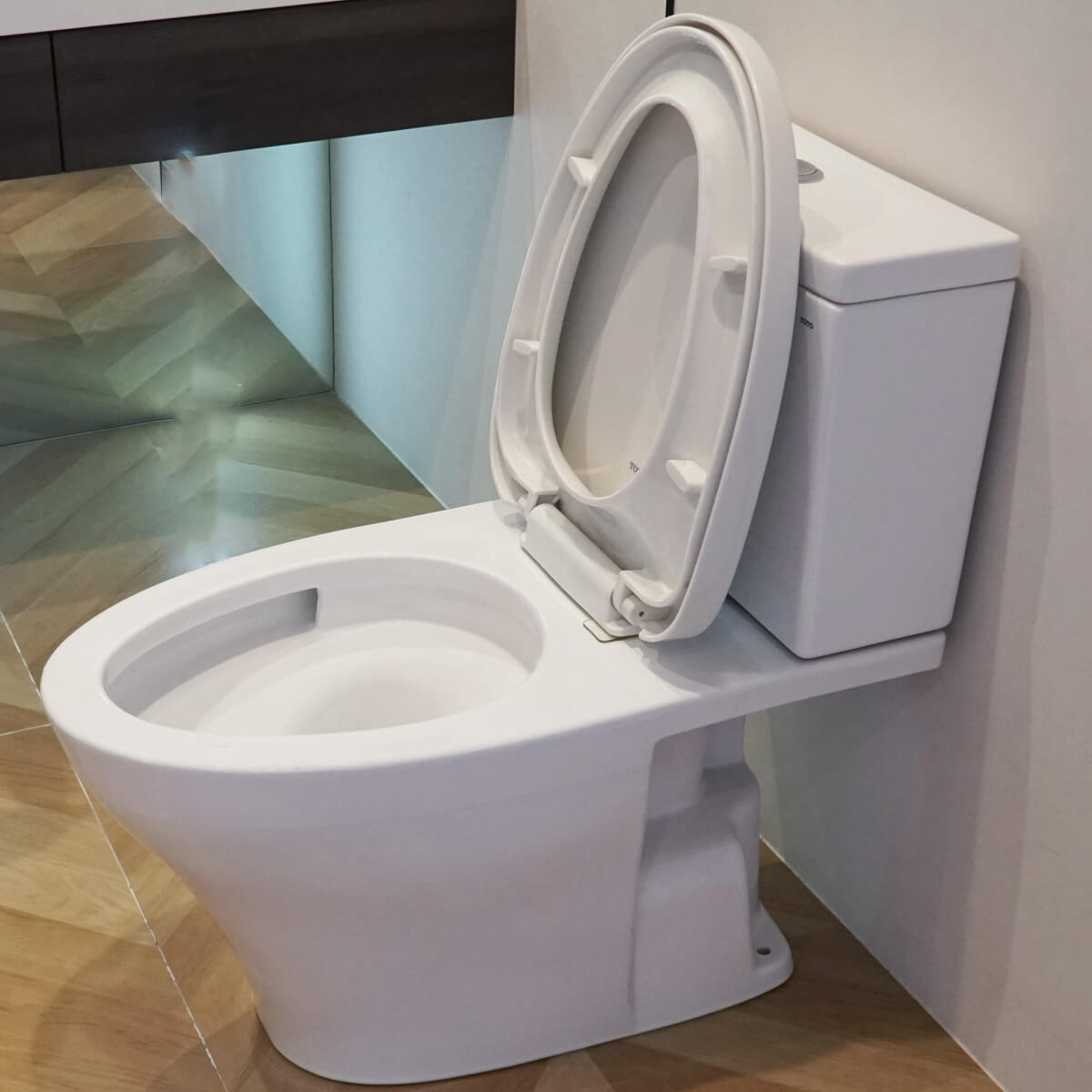 Bồn cầu 2 khối TOTO CS326DT3 nắp đóng êm TC385VS