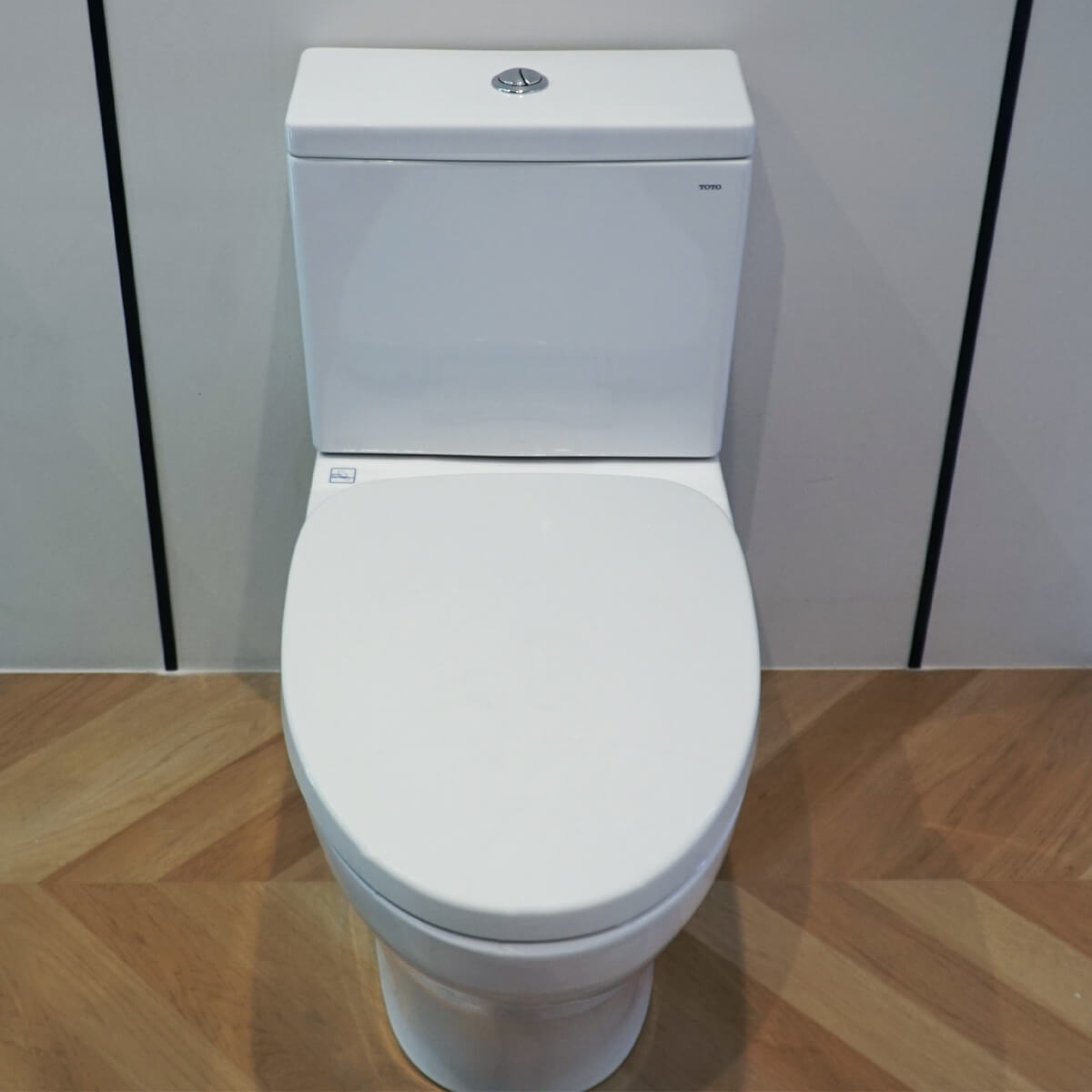 Bồn cầu 2 khối TOTO CS326DT3 nắp đóng êm TC385VS