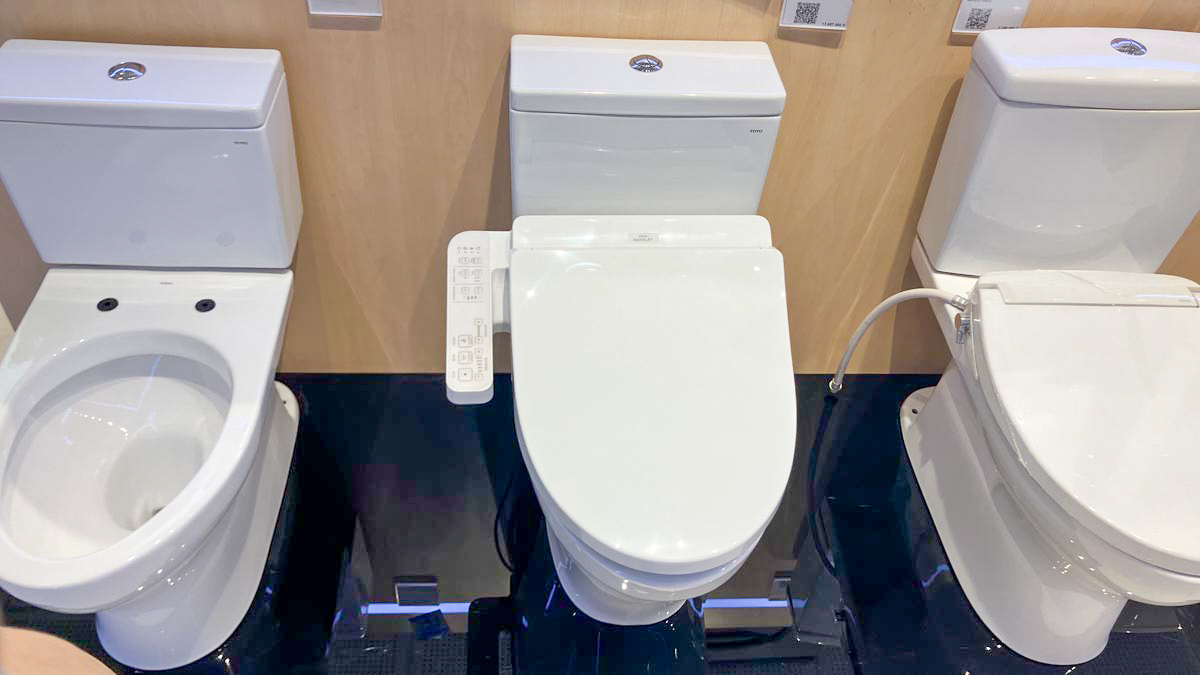 Bồn cầu TOTO CS326DW18 2 khối nắp điện tử TCF23710AAA Washlet C2 cơ bản