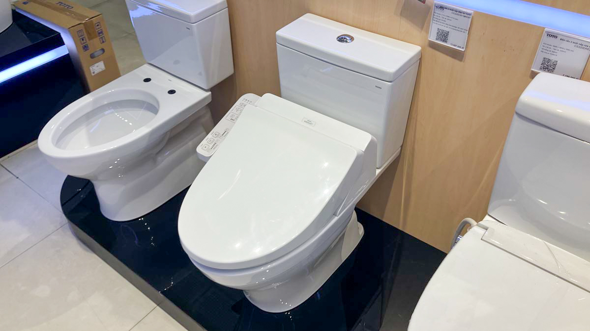 Bồn cầu TOTO CS326DW18 2 khối nắp điện tử TCF23710AAA Washlet C2 cơ bản
