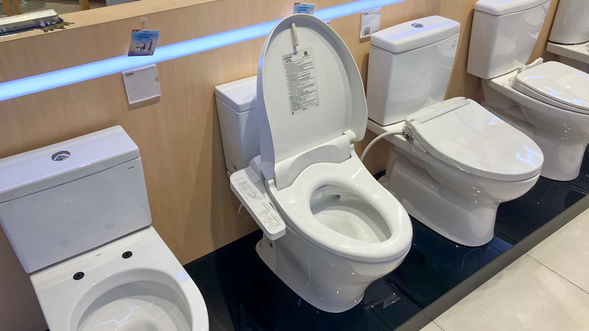 Bồn cầu TOTO CS326DW18 2 khối nắp điện tử TCF23710AAA Washlet C2 cơ bản