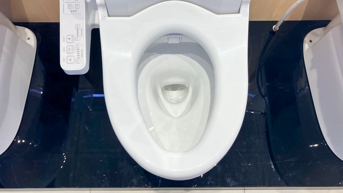 Bồn cầu TOTO CS326DW18 2 khối nắp điện tử TCF23710AAA Washlet C2 cơ bản