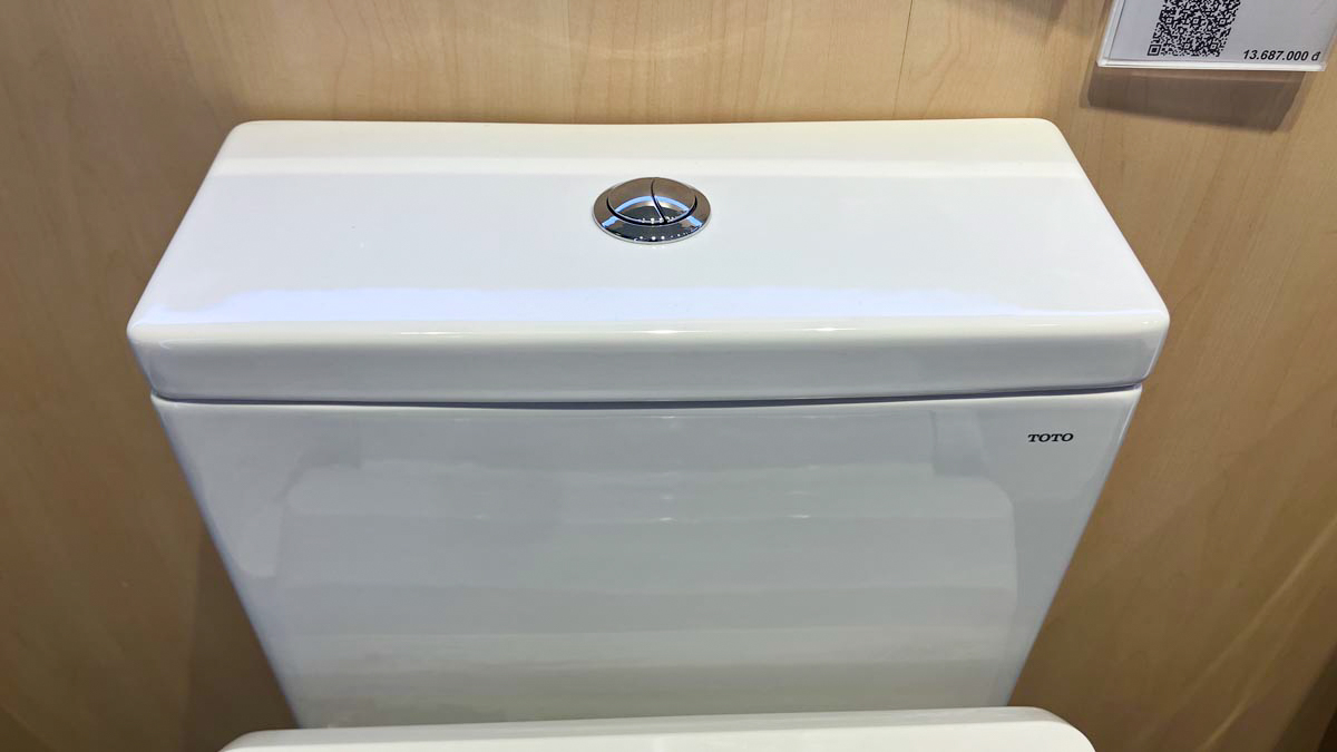 Bồn cầu TOTO CS326DW18 2 khối nắp điện tử TCF23710AAA Washlet C2 cơ bản