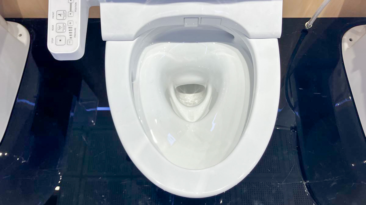 Bồn cầu TOTO CS326DW18 2 khối nắp điện tử TCF23710AAA Washlet C2 cơ bản