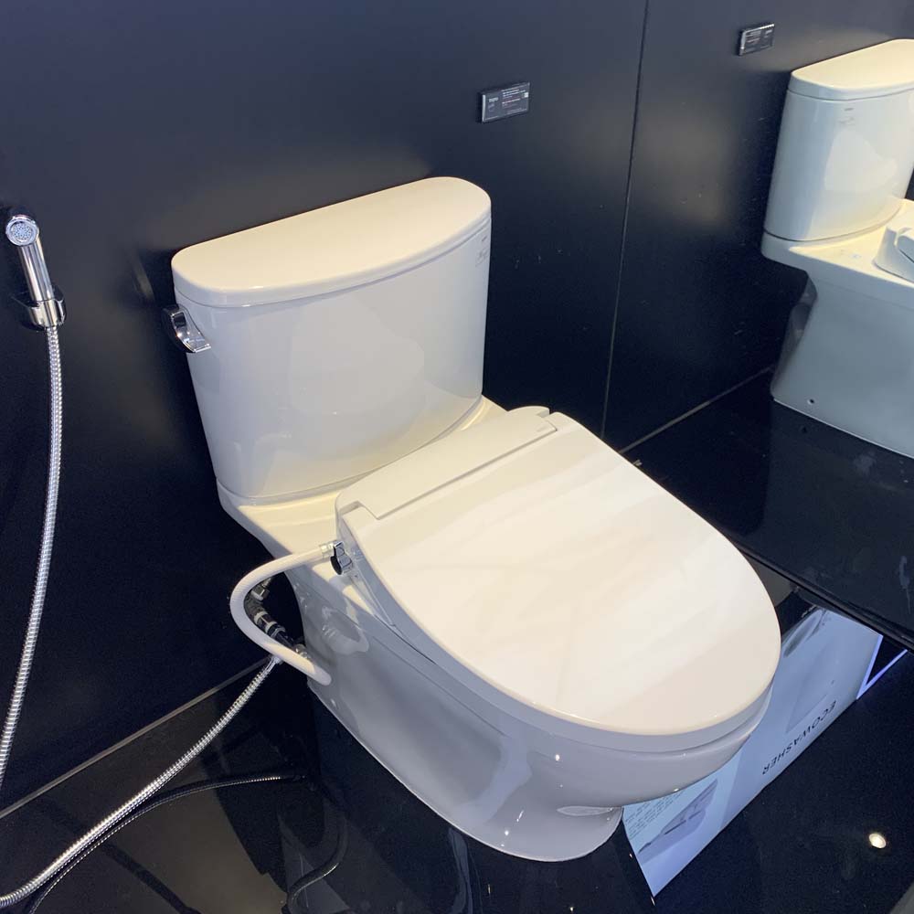 Bồn cầu TOTO CS767RE2 2 khối nắp rửa cơ TCW07S