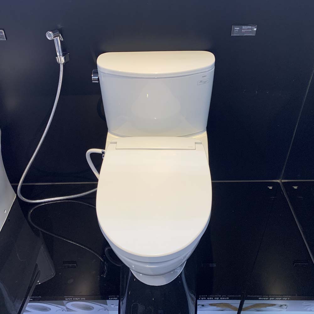 Bồn cầu TOTO CS767RE2 2 khối nắp rửa cơ TCW07S