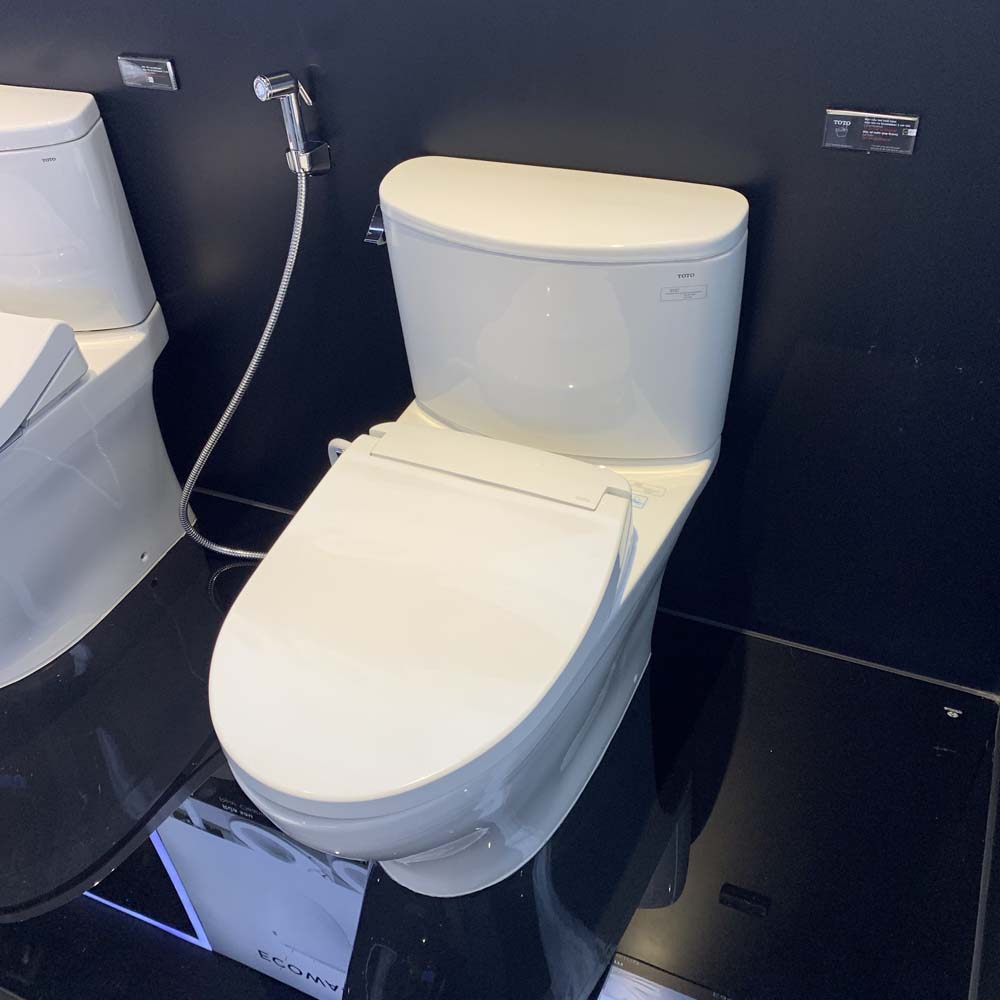 Bồn cầu TOTO CS767RE2 2 khối nắp rửa cơ TCW07S