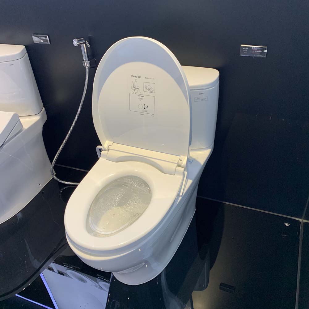 Bồn cầu TOTO CS767RE2 2 khối nắp rửa cơ TCW07S