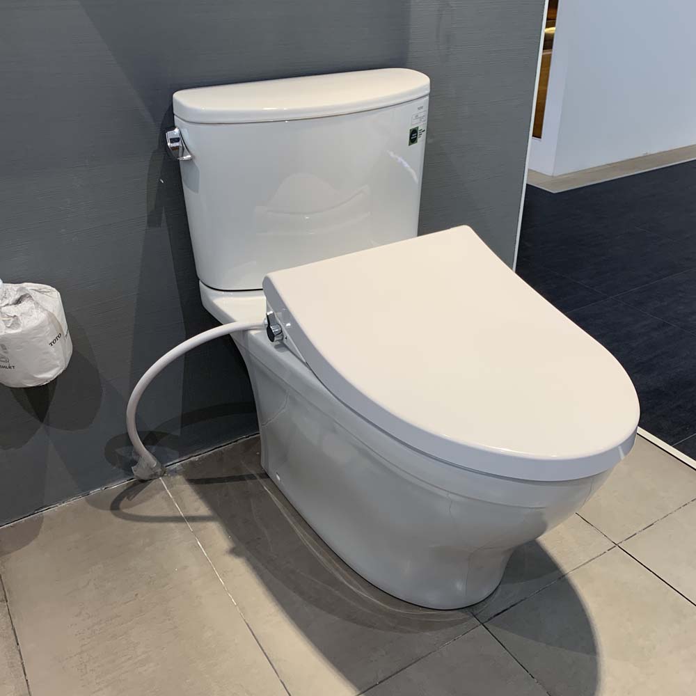 Bồn cầu TOTO CS767RE4 2 khối nắp rửa cơ TCW1211A