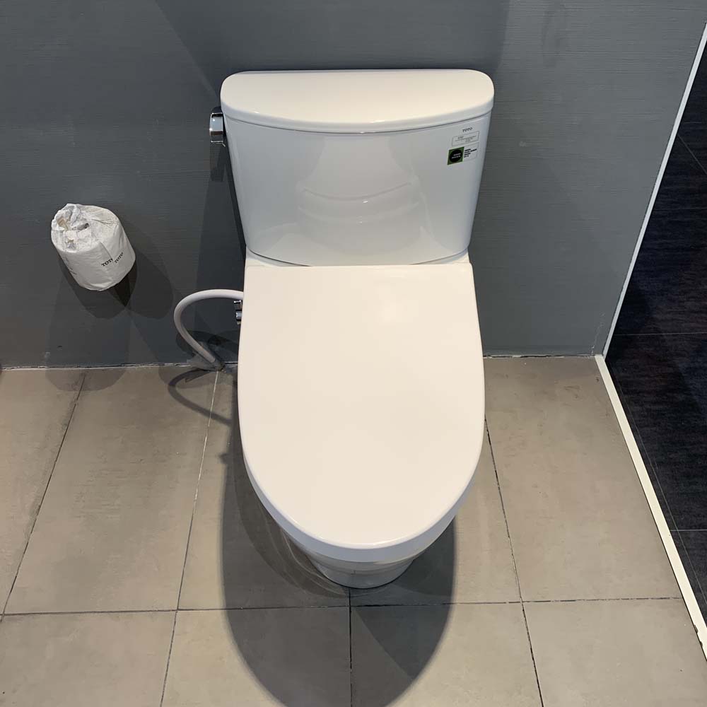 Bồn cầu TOTO CS767RE4 2 khối nắp rửa cơ TCW1211A