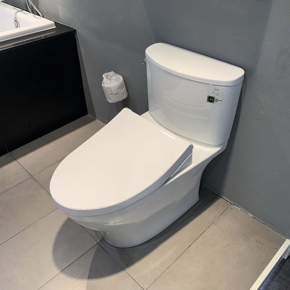 Bồn cầu TOTO CS767RE4 2 khối nắp rửa cơ TCW1211A