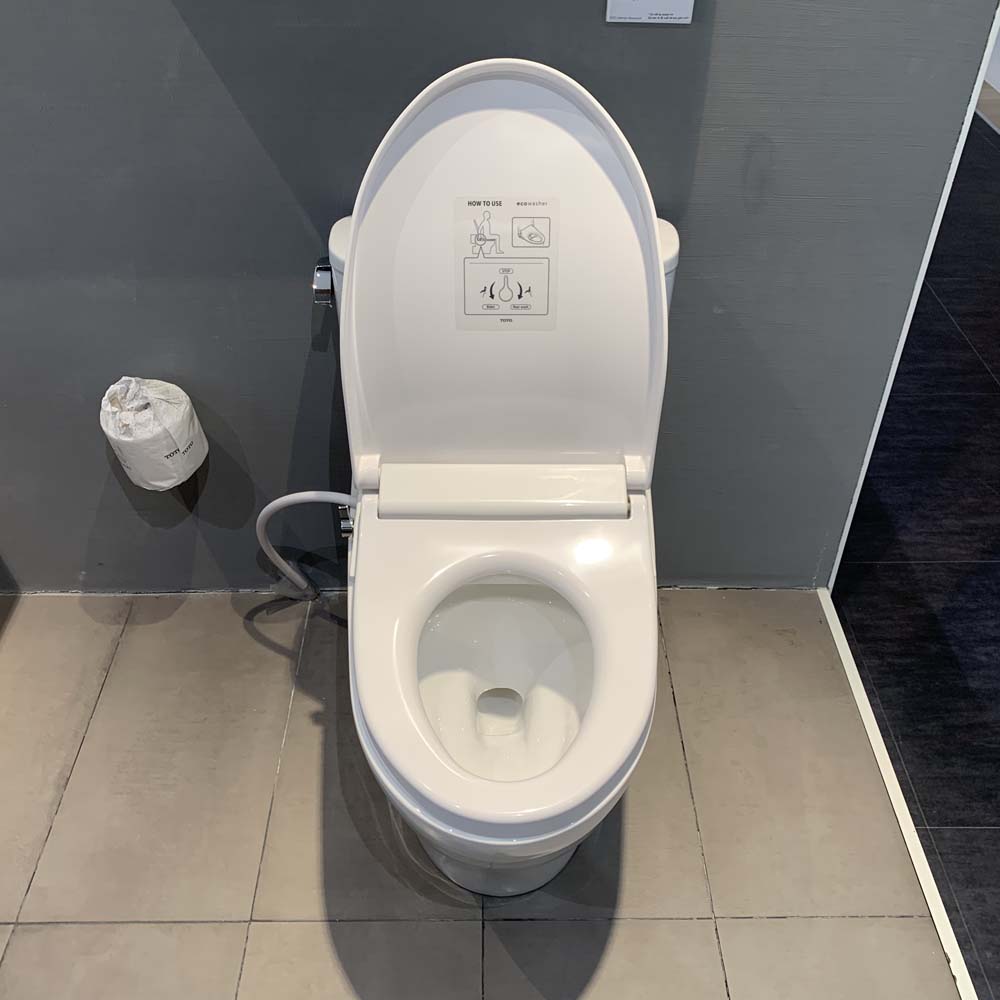 Bồn cầu TOTO CS767RE4 2 khối nắp rửa cơ TCW1211A